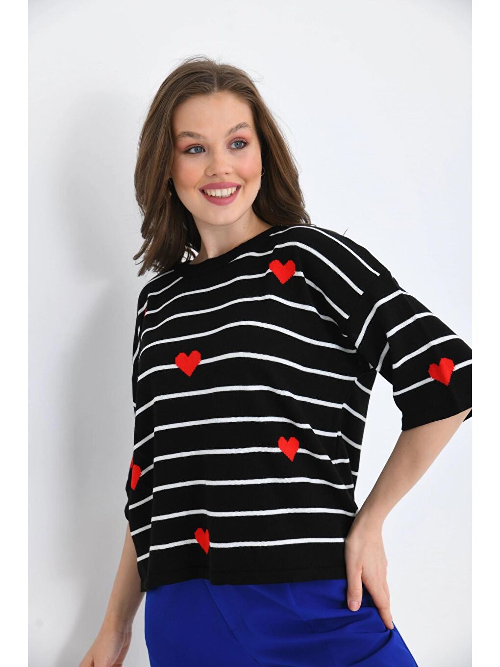 Kadın Oversize Çizgili Siyah Kalp Nakışlı Triko Bluz-3
