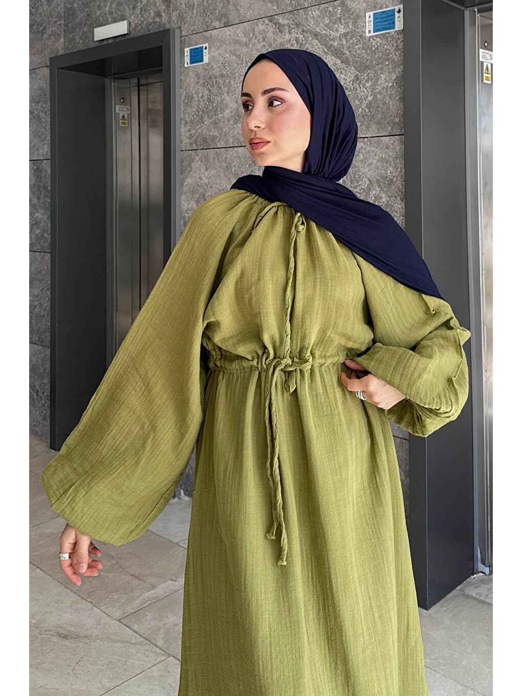 Balon Kol Bağlamalı Tesettür Elbise Yağ Yeşili-2
