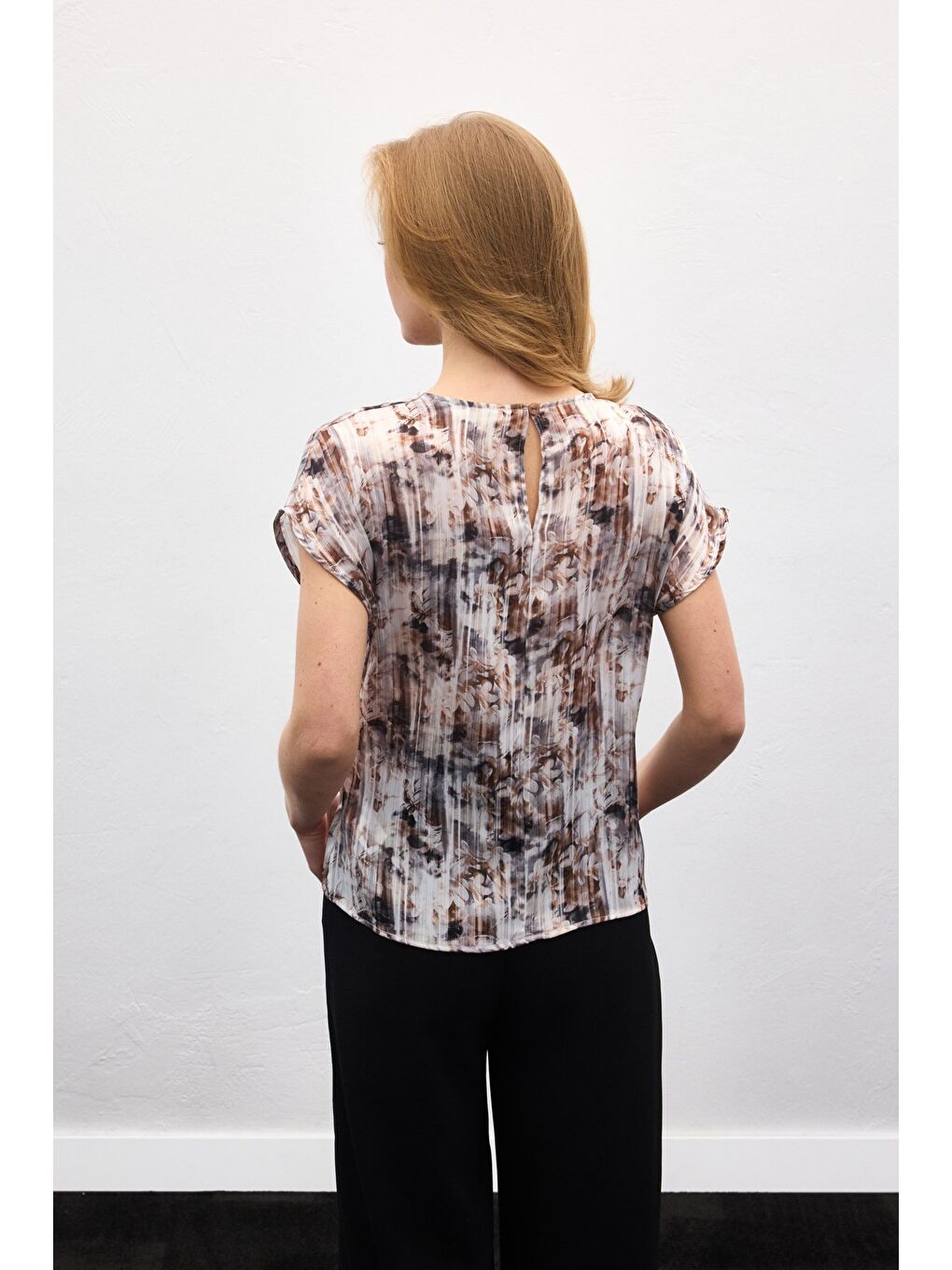 Kahverengi Pileli Kolsuz Bluz - Kahve-4