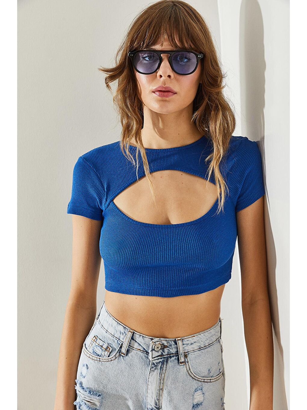 SHADE Saks Kadın Yaka Detaylı Kısa Kollu Basic Crop  T-Shirt - 1