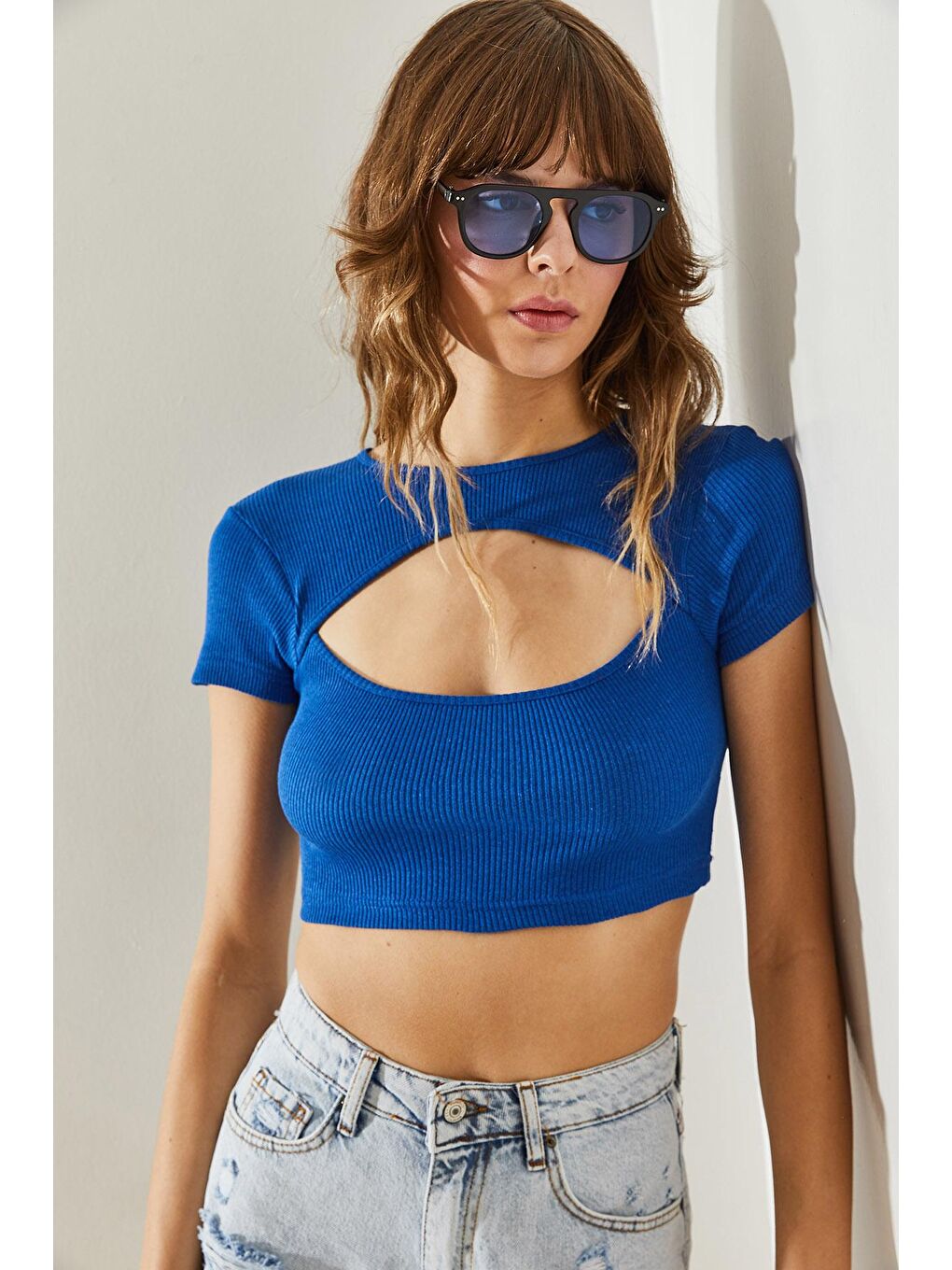 SHADE Saks Kadın Yaka Detaylı Kısa Kollu Basic Crop  T-Shirt - 2