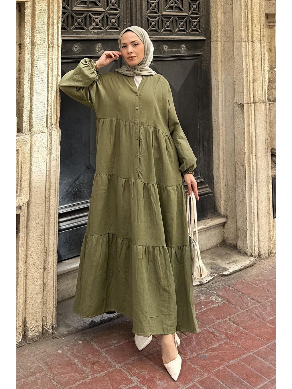 Ön Yarım Düğme Detaylı Müslin Kumaş Tesettür Elbise Haki