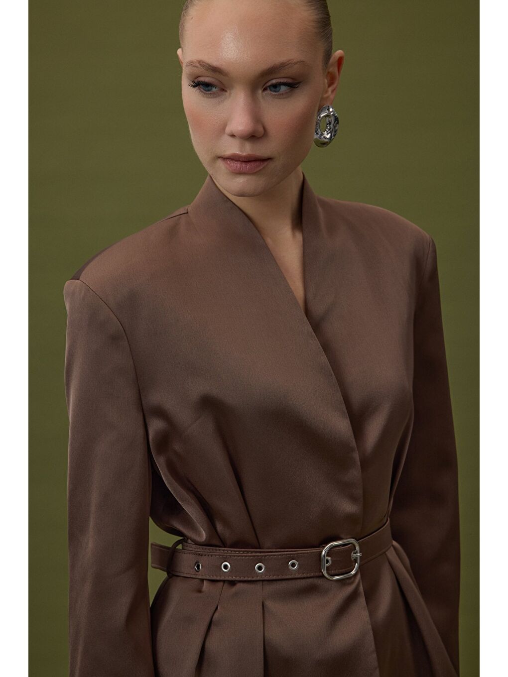 Kahverengi Lisa Kemerli Saten Ceket - Kahve-1