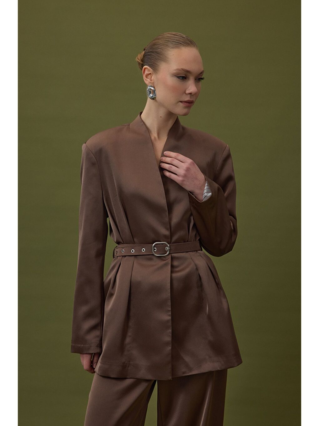 Kahverengi Lisa Kemerli Saten Ceket - Kahve-3