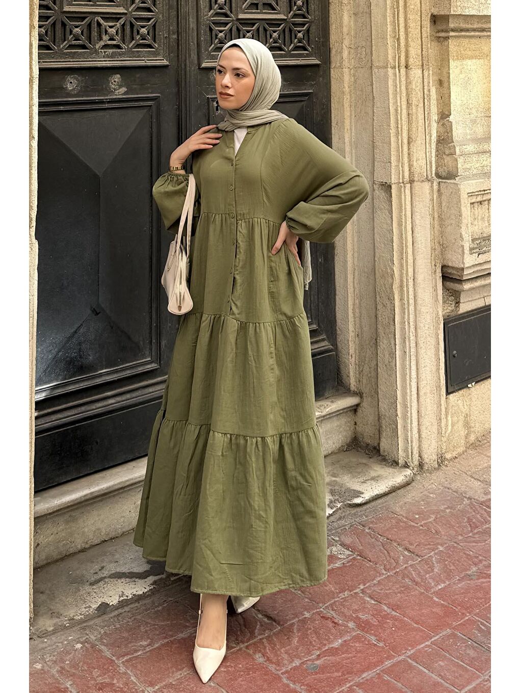 Ön Yarım Düğme Detaylı Müslin Kumaş Tesettür Elbise Haki-1