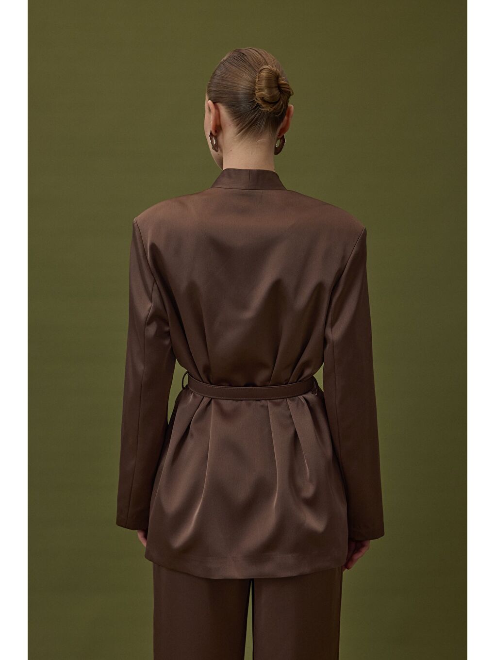 Kahverengi Lisa Kemerli Saten Ceket - Kahve-5