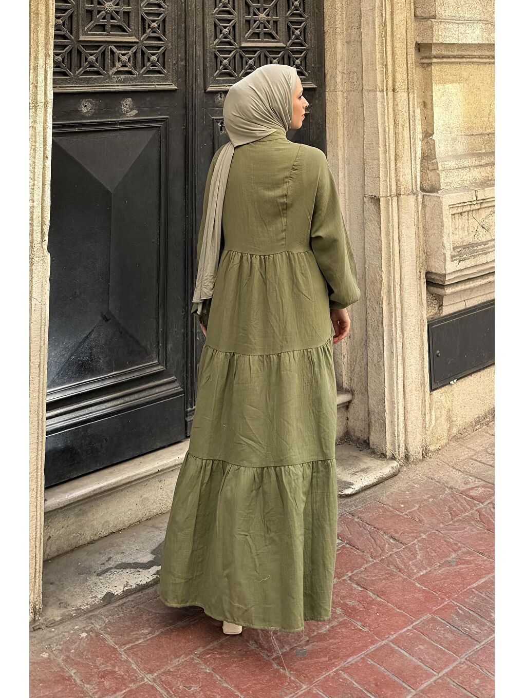 Ön Yarım Düğme Detaylı Müslin Kumaş Tesettür Elbise Haki-3