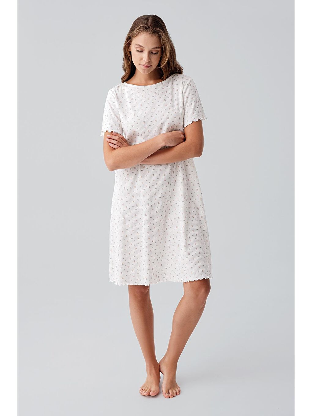 Renksiz Kısa Kollu Çiçek Desenli Esnek Pamuklu Gecelik 19105-1