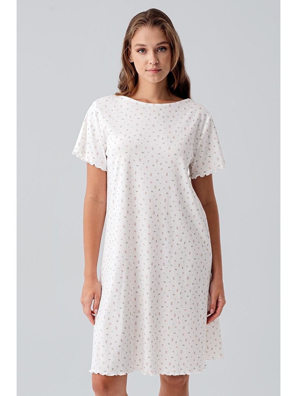 Renksiz Kısa Kollu Çiçek Desenli Esnek Pamuklu Gecelik 19105-2