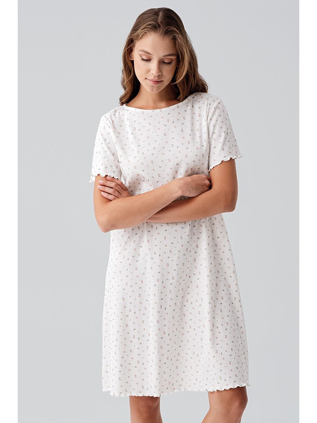 Renksiz Kısa Kollu Çiçek Desenli Esnek Pamuklu Gecelik 19105-3