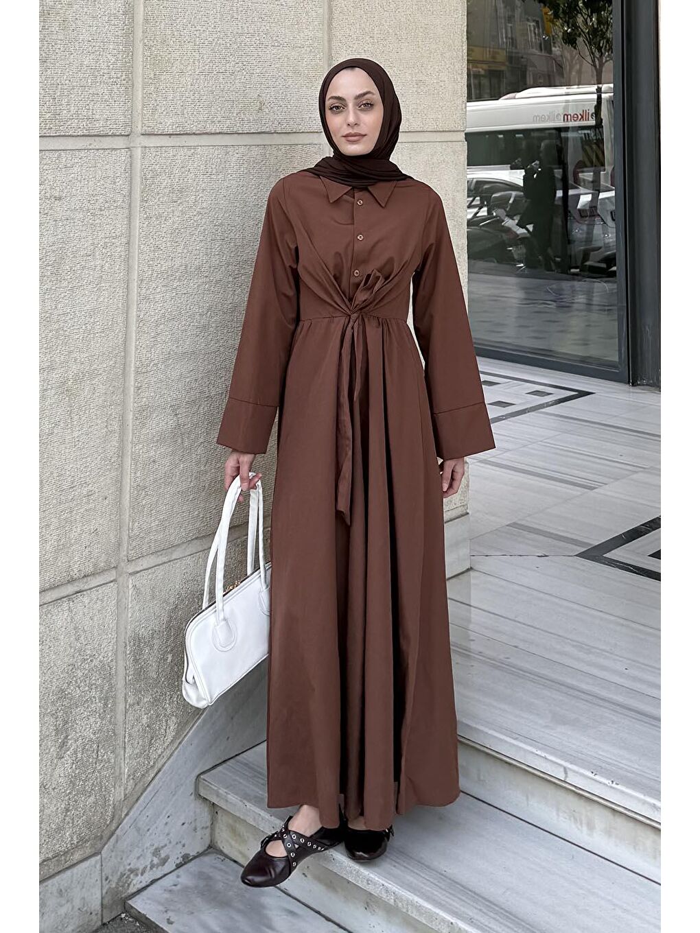 Ön Bağlama Detaylı Tesettür Elbise Acı Kahverengi