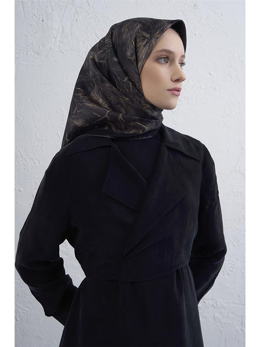 Siyah Çiçek Desenli Saf İpek Twill Eşarp 9409D 85