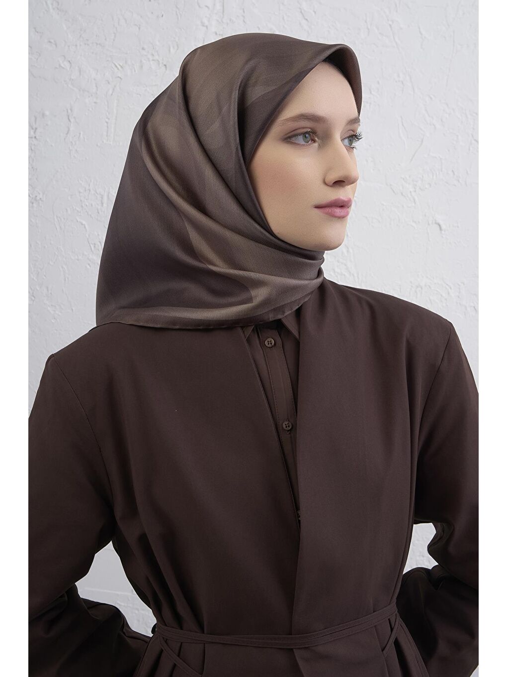 Kahverengi Geometrik Desenli Saf İpek Twill Eşarp 9402D 84
