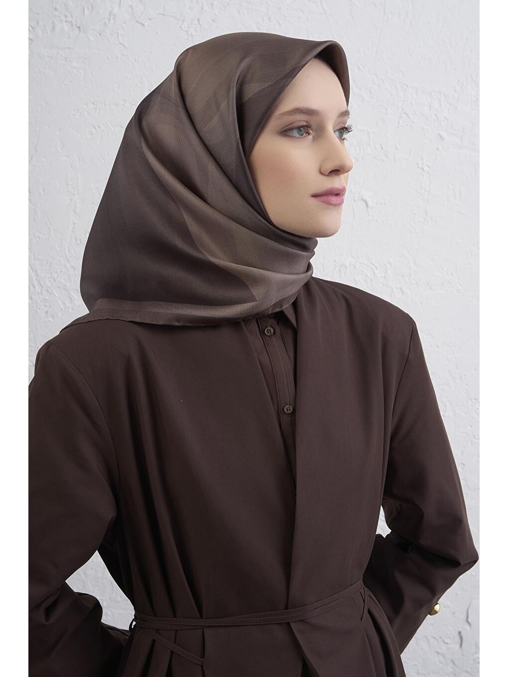 Kahverengi Geometrik Desenli Saf İpek Twill Eşarp 9402D 84-1