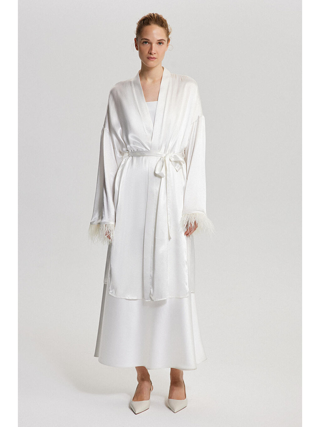 Beyaz Otriş Detaylı Saten Brıde Kimono