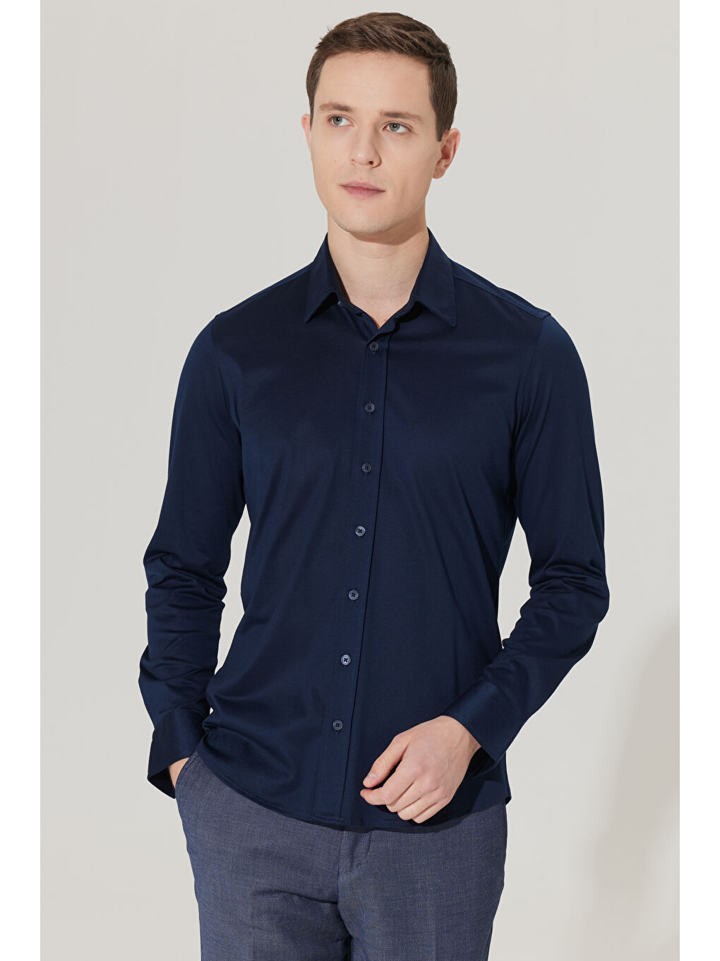 Erkek Lacivert Slim Fit Dar Kesim Gizli Düğme Yaka %100 Pamuk Gömlek