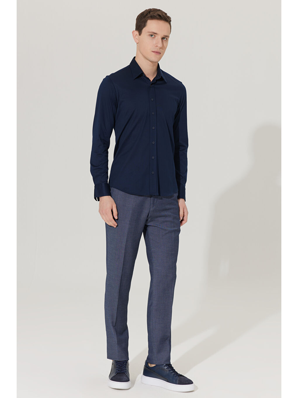 Erkek Lacivert Slim Fit Dar Kesim Gizli Düğme Yaka %100 Pamuk Gömlek-1