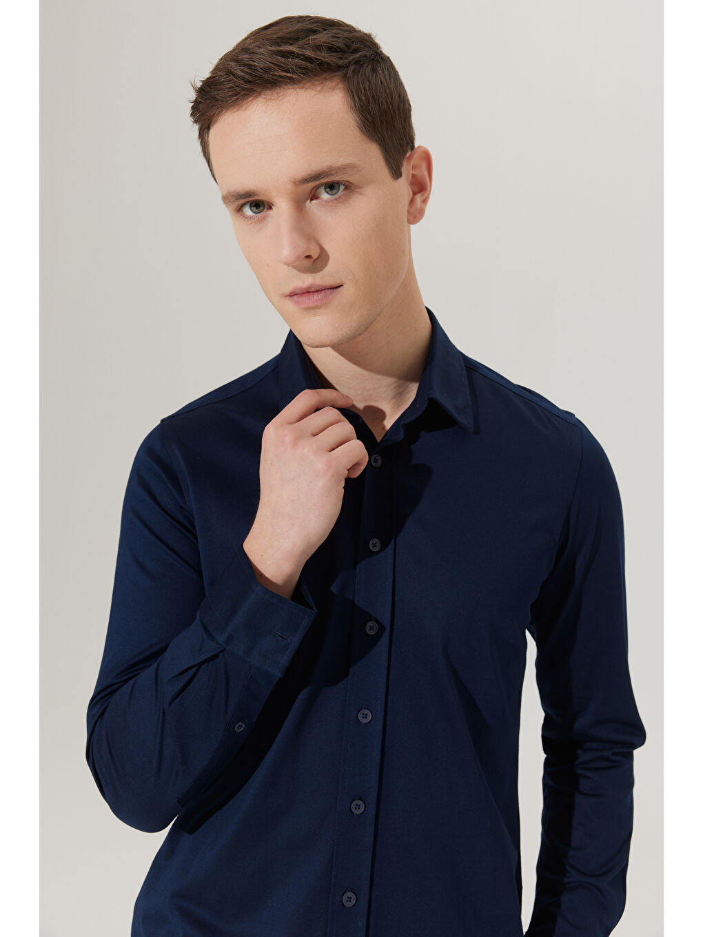 Erkek Lacivert Slim Fit Dar Kesim Gizli Düğme Yaka %100 Pamuk Gömlek-4