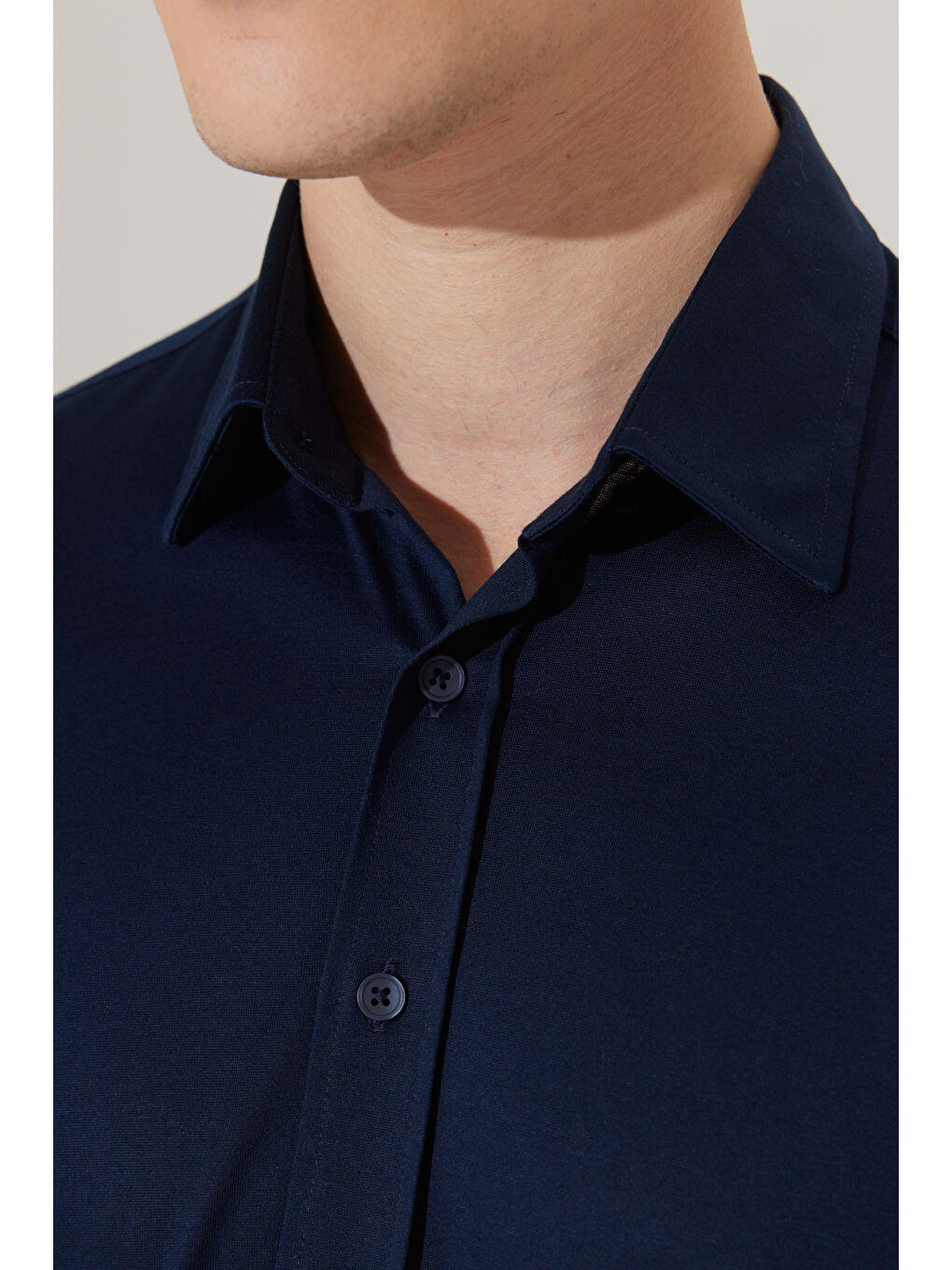 Erkek Lacivert Slim Fit Dar Kesim Gizli Düğme Yaka %100 Pamuk Gömlek-5