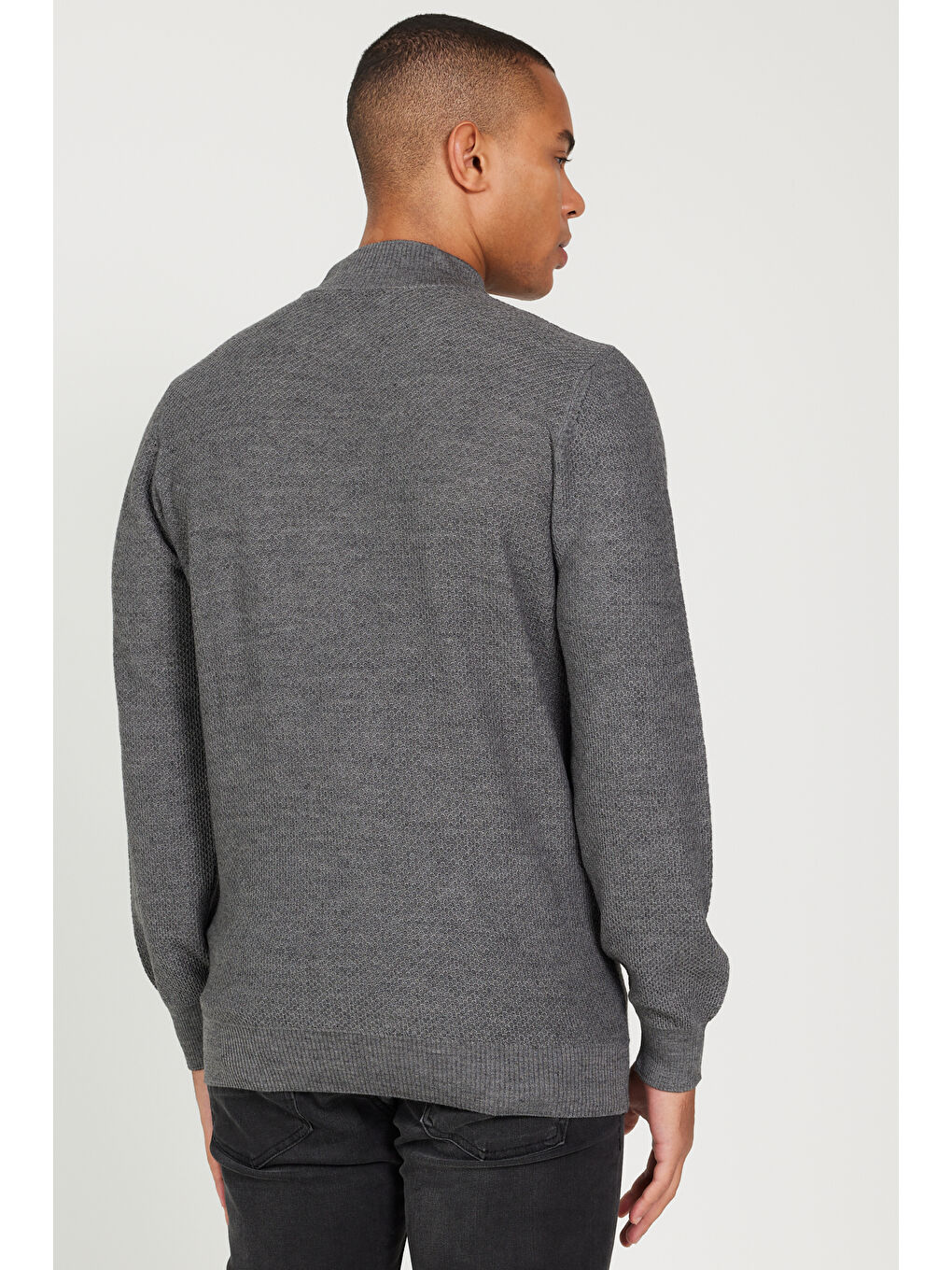 Erkek Gri Standart Fit Normal Kesim Yarım Balıkçı Yaka Jakarlı Triko Kazak-5