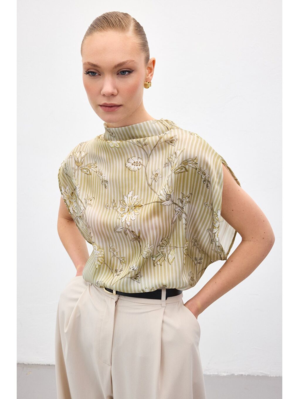 Kısa Kollu Desenli Bluz - Haki-5