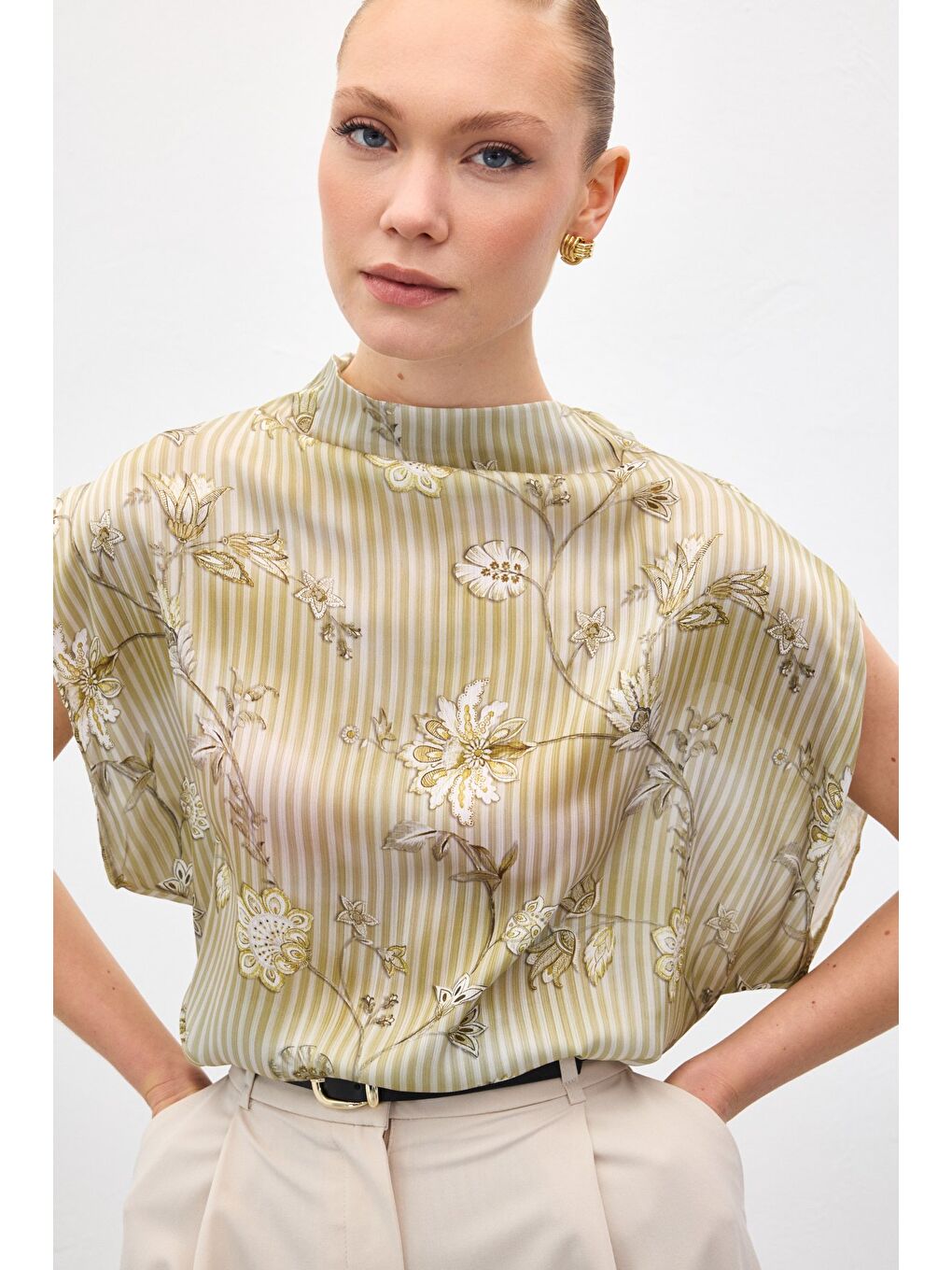 Kısa Kollu Desenli Bluz - Haki-6