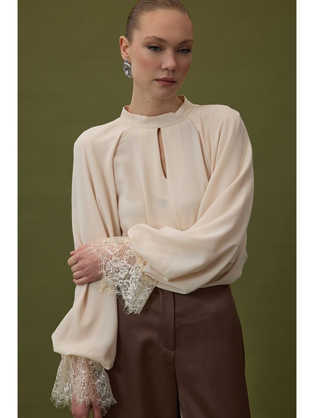 Dantel Detaylı Uzun Kollu Bluz - Bej-3