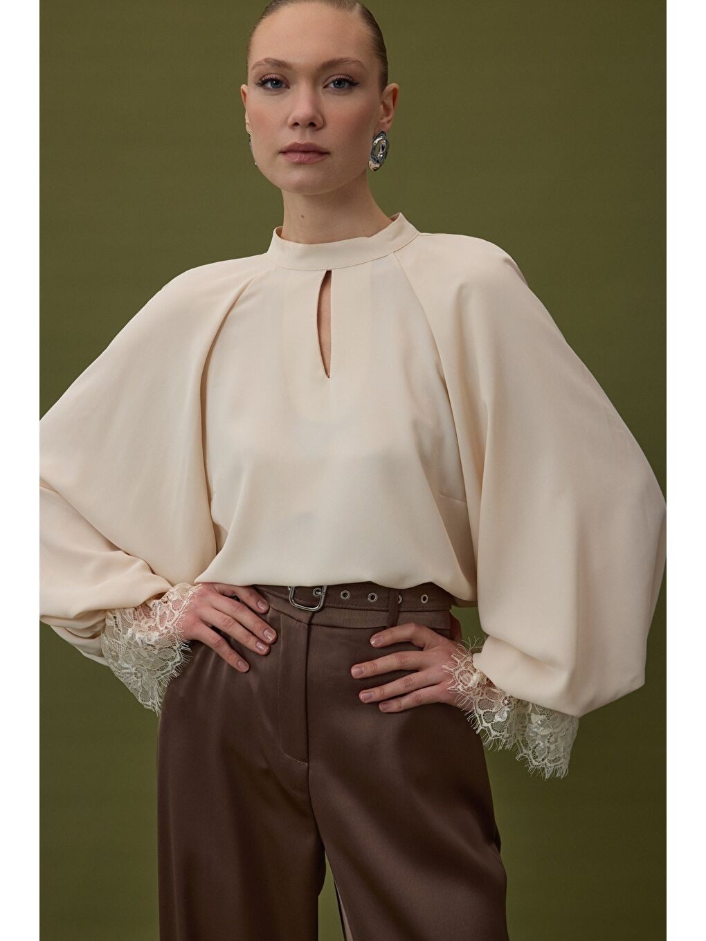 Dantel Detaylı Uzun Kollu Bluz - Bej-4