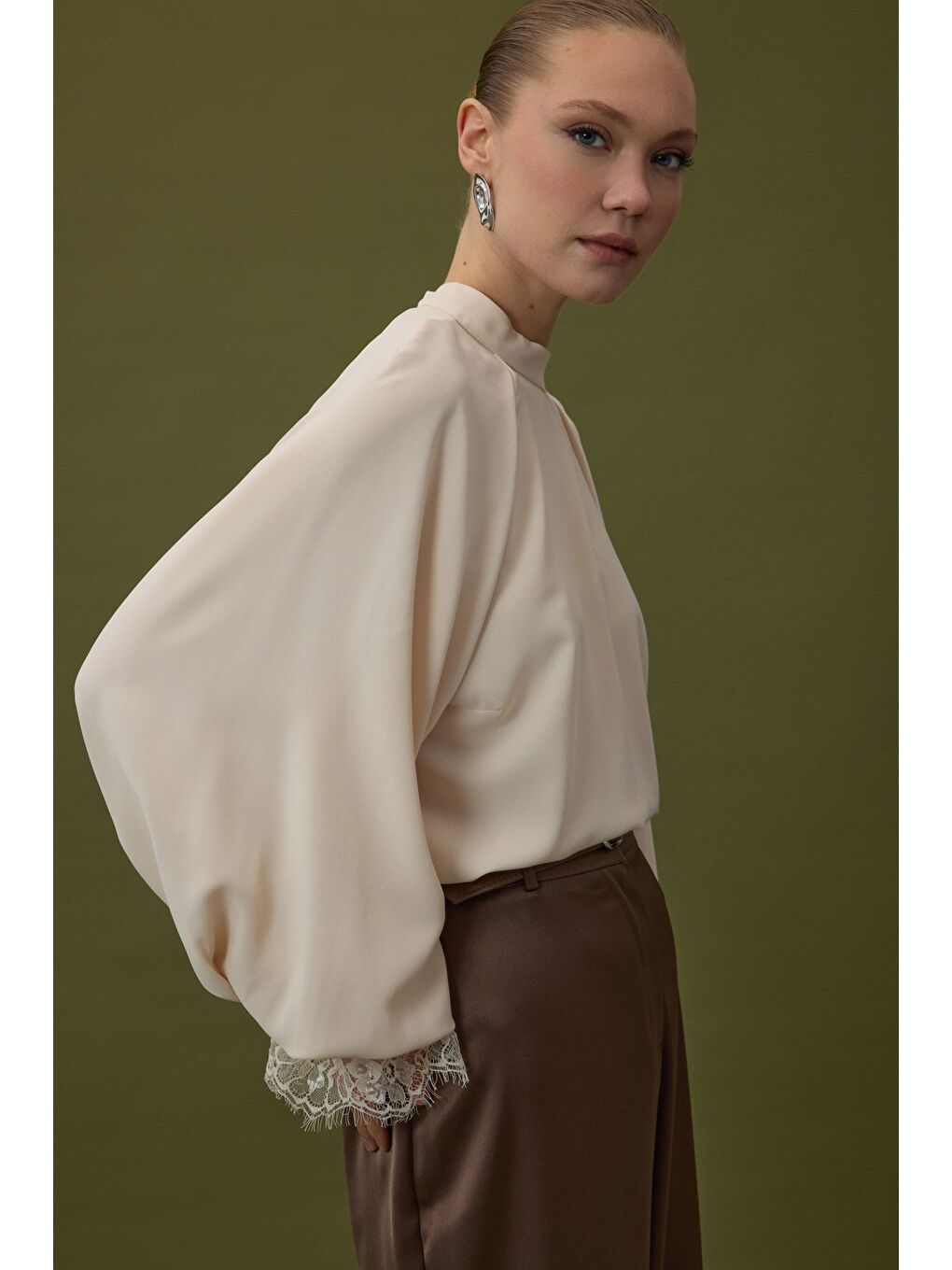 Dantel Detaylı Uzun Kollu Bluz - Bej-5