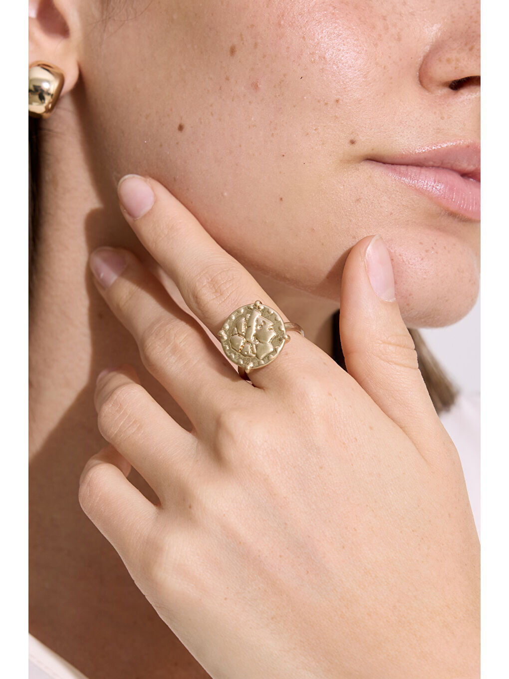 Beyaz Aether Mitolojik Desen Yüzük Standart