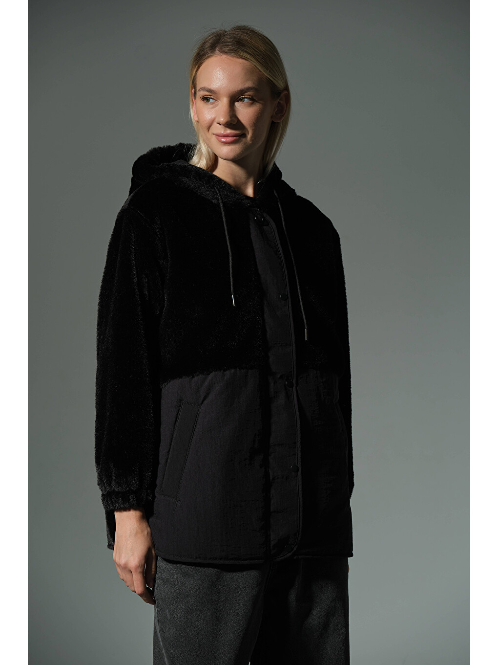 Siyah Panelli, Premium Pelüş Fermuar ve Çıtçıtlı Kapüşonlu Kadın Mont  @Sofya-6