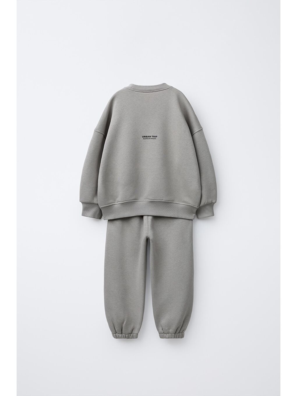 Unisex Çocuk Pamuklu Gri Minimal Baskılı Eşofman Takımı – Rahat Kesim-1