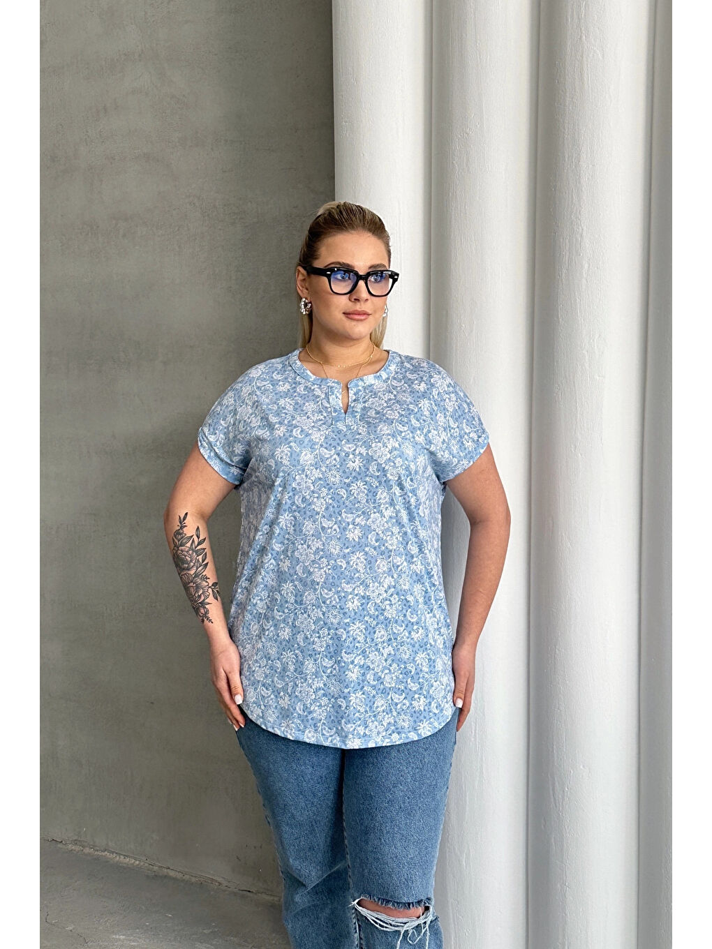 Mavi Büyük Beden Kısa Kollu Çentik V Yaka Desenli Bluz 97-79-1