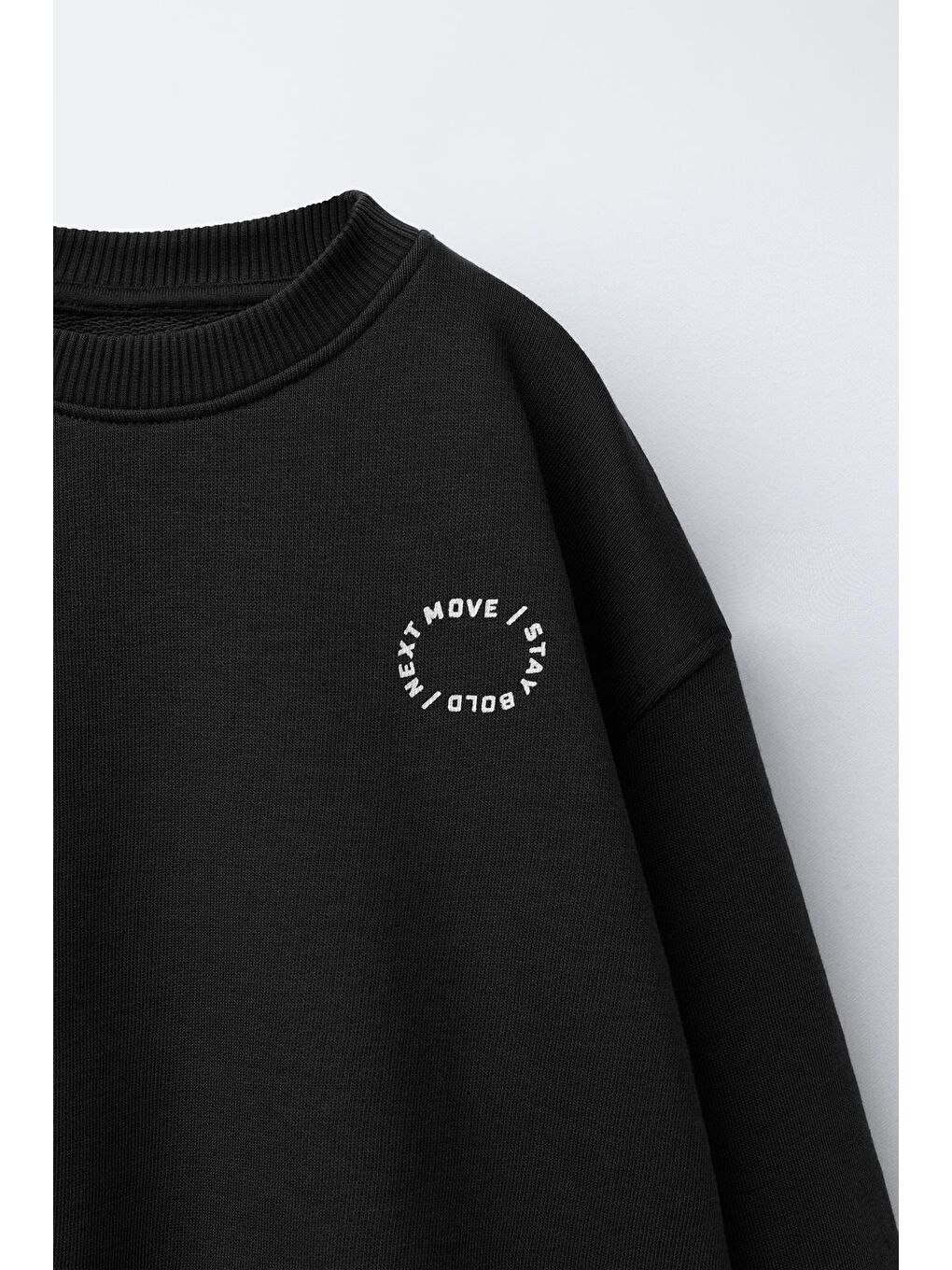 Erkek Çocuk Pamuklu Siyah Minimal Baskılı Eşofman Takımı – Rahat Kesim-3