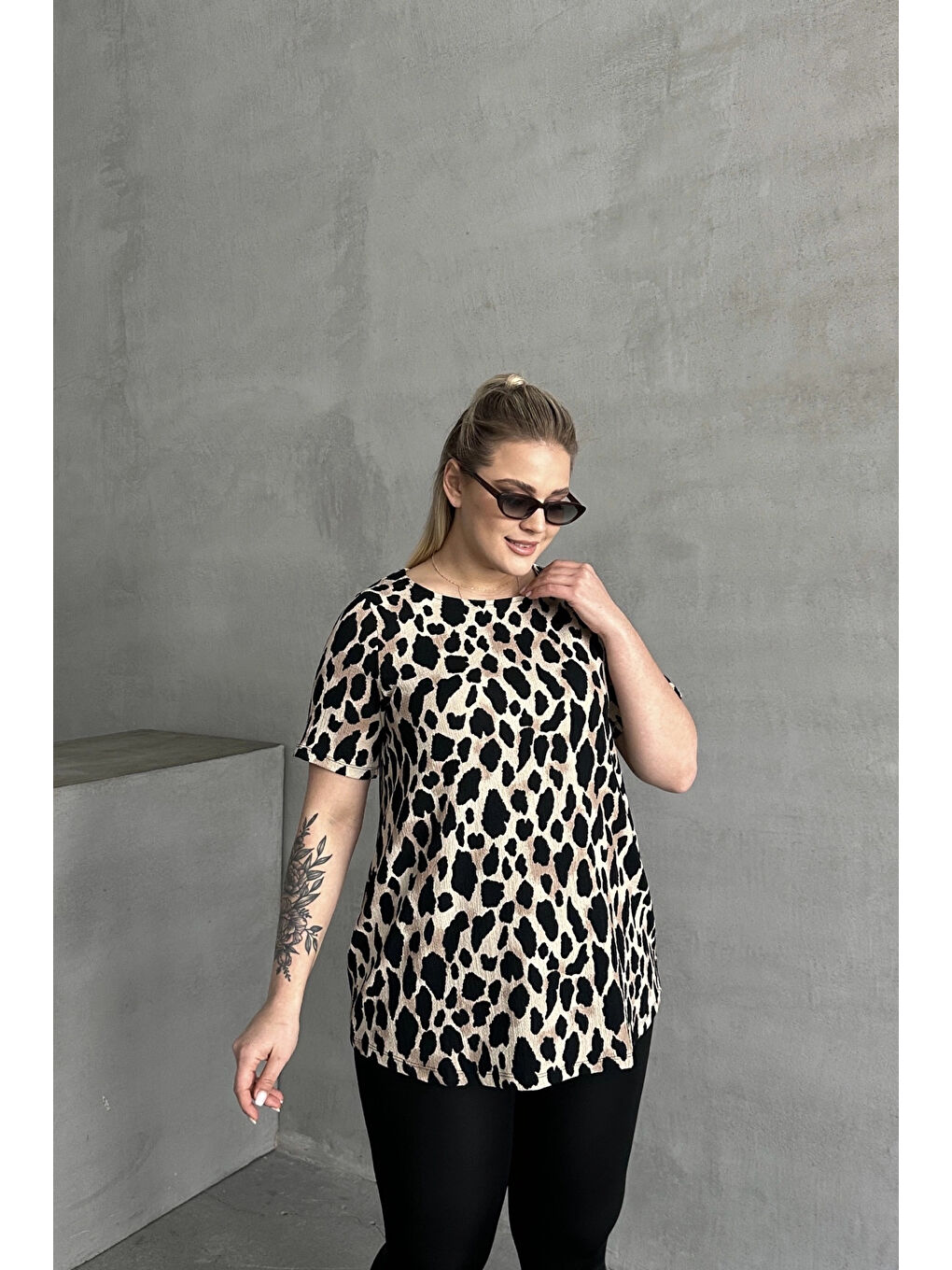 Karışık Büyük Beden Kısa Kollu Bisiklet Yaka Leopar Desenli Bluz 616006-3