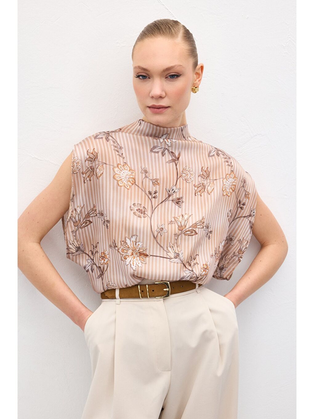 Kahverengi Kısa Kollu Desenli Bluz - Kahve-1