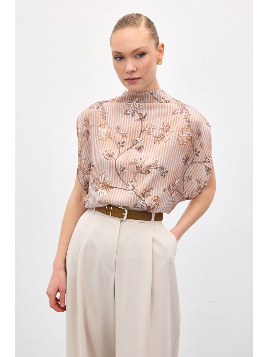 Kahverengi Kısa Kollu Desenli Bluz - Kahve-2