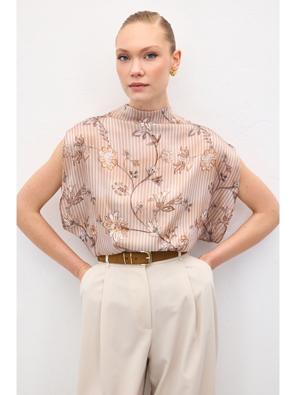 Kahverengi Kısa Kollu Desenli Bluz - Kahve-3