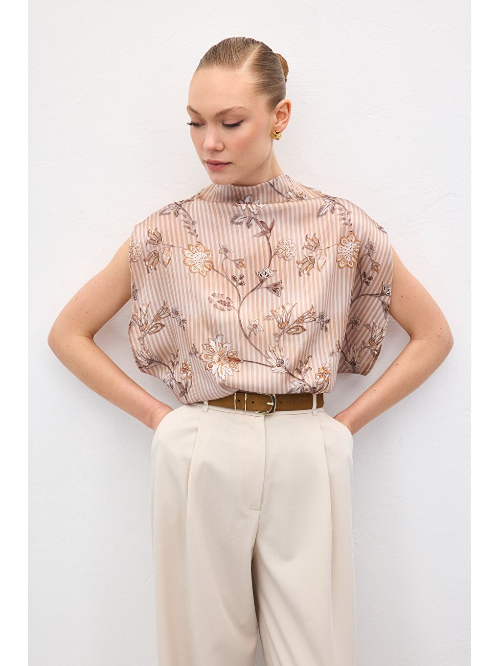 Kahverengi Kısa Kollu Desenli Bluz - Kahve-4