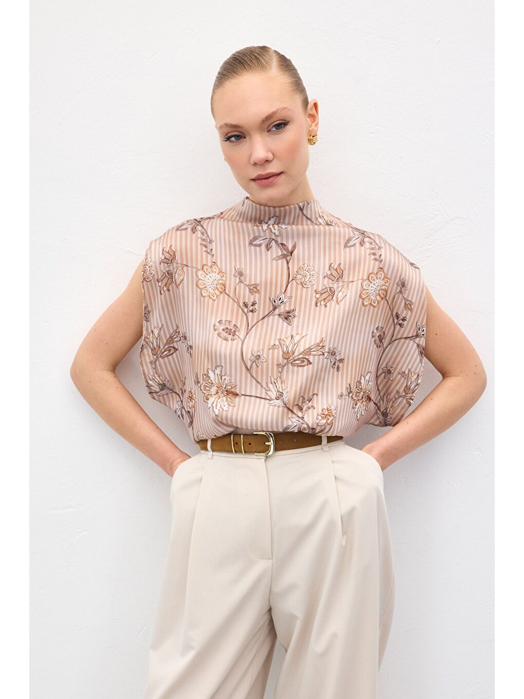 Kahverengi Kısa Kollu Desenli Bluz - Kahve-5