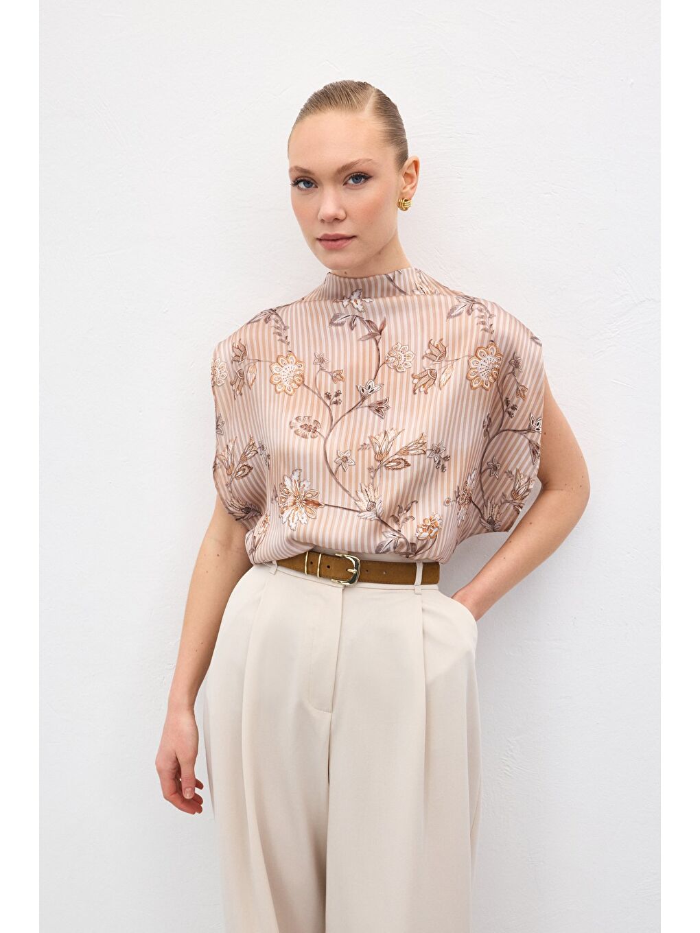 Kahverengi Kısa Kollu Desenli Bluz - Kahve-6