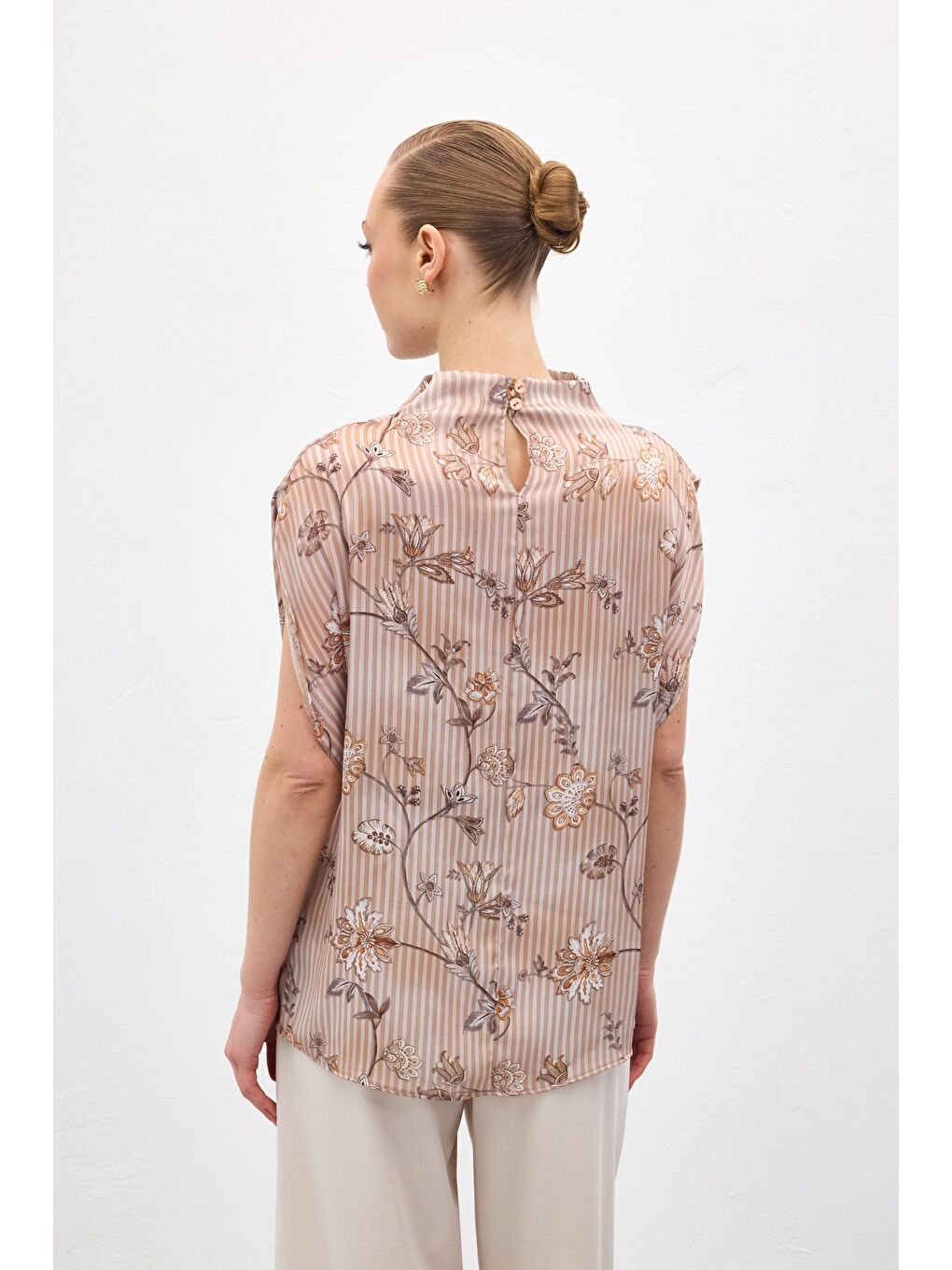 Kahverengi Kısa Kollu Desenli Bluz - Kahve-7