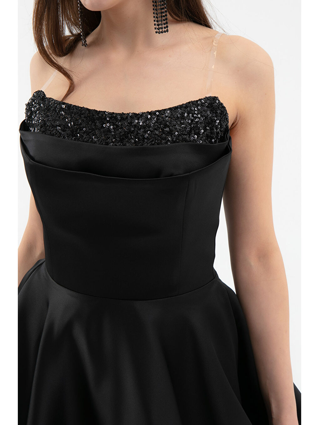 Kadın Siyah Straplez Yaka Payetli Mini Saten Mezuniyet Abiye Elbise-1