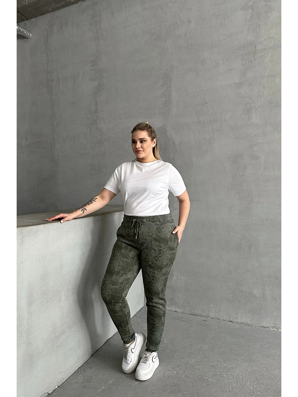 Haki Büyük Beden Beli Büzgülü Dar Paça Cepli Desenli Pantolon 304055-1