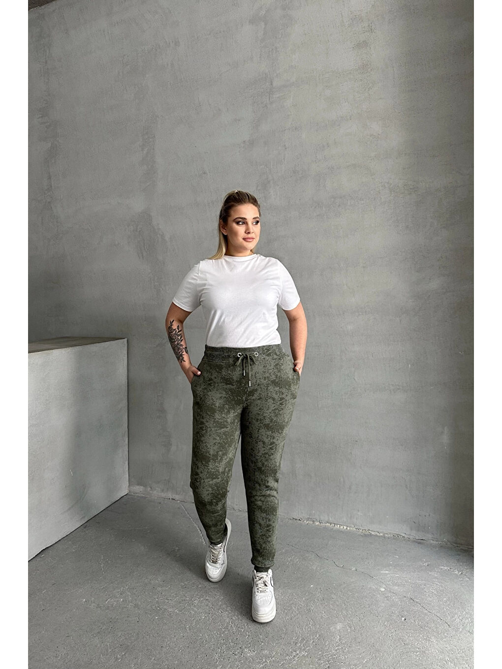 Haki Büyük Beden Beli Büzgülü Dar Paça Cepli Desenli Pantolon 304055-3