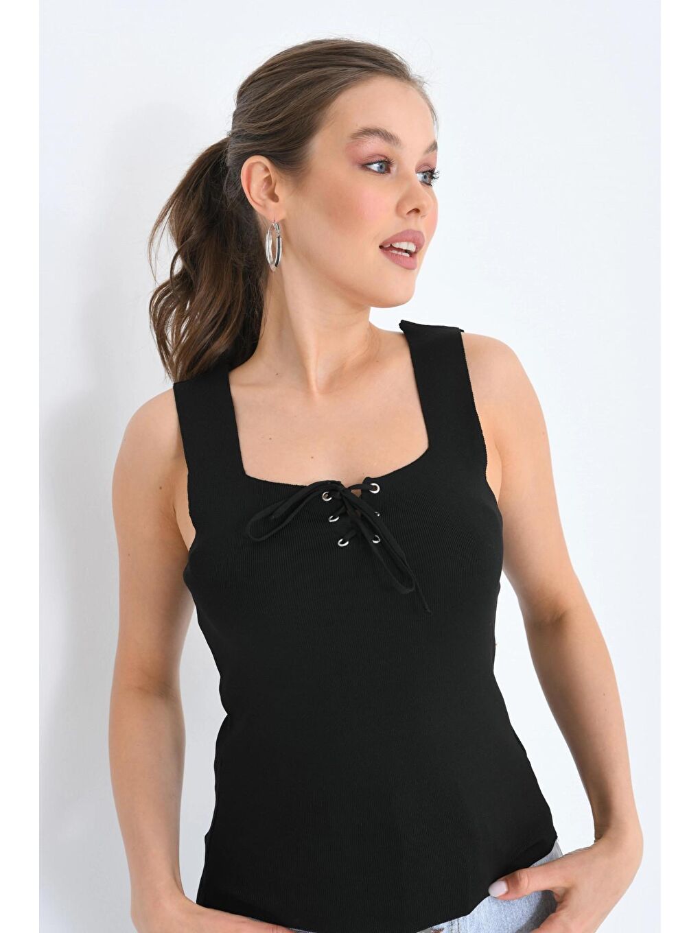 Siyah Önden Bağlamalı Kare Yaka Kadın Bluz-2