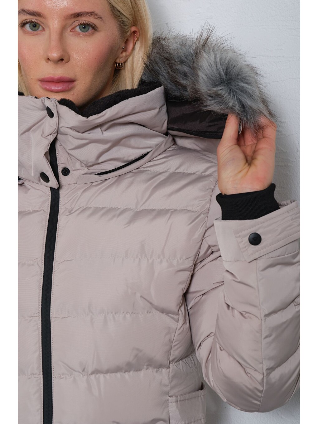 Bej Çıkabilir Suni Kürklü Kapüşon, Su İticili Kumaş, Kadın Anorak Mikro Mont Kaban @jasmin-2