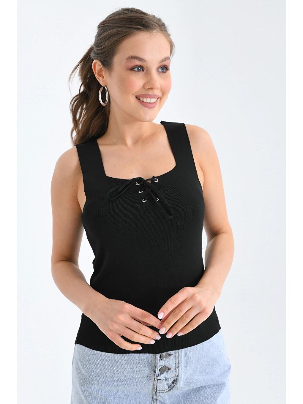 Siyah Önden Bağlamalı Kare Yaka Kadın Bluz-3