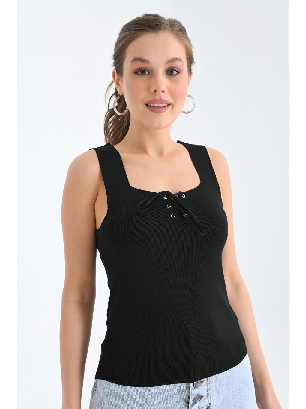 Siyah Önden Bağlamalı Kare Yaka Kadın Bluz-4