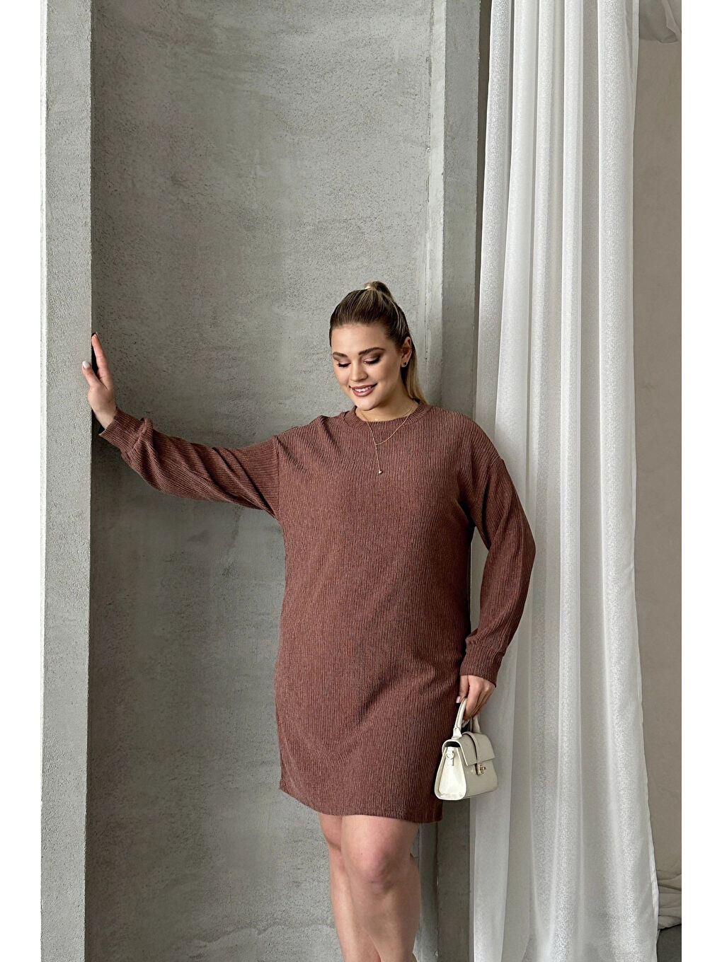 Kahverengi Büyük Beden Uzun Kollu Bisiklet Yaka Düz Kesim Elbise 100-189-3